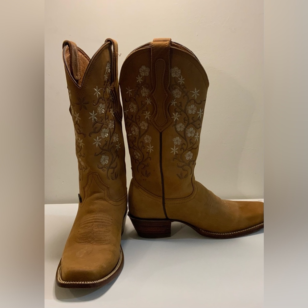 RDR | Women’s western leather boots brown with embroidered and wood bottoms 8.5